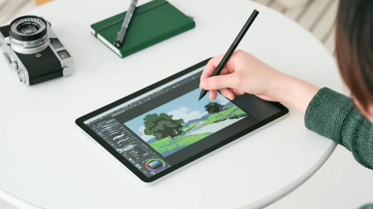 People drawing on MovinkPad