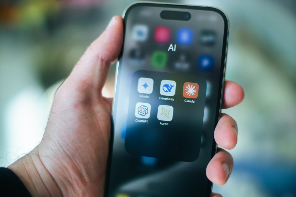 Man holding the smartphone