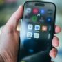 Man holding the smartphone