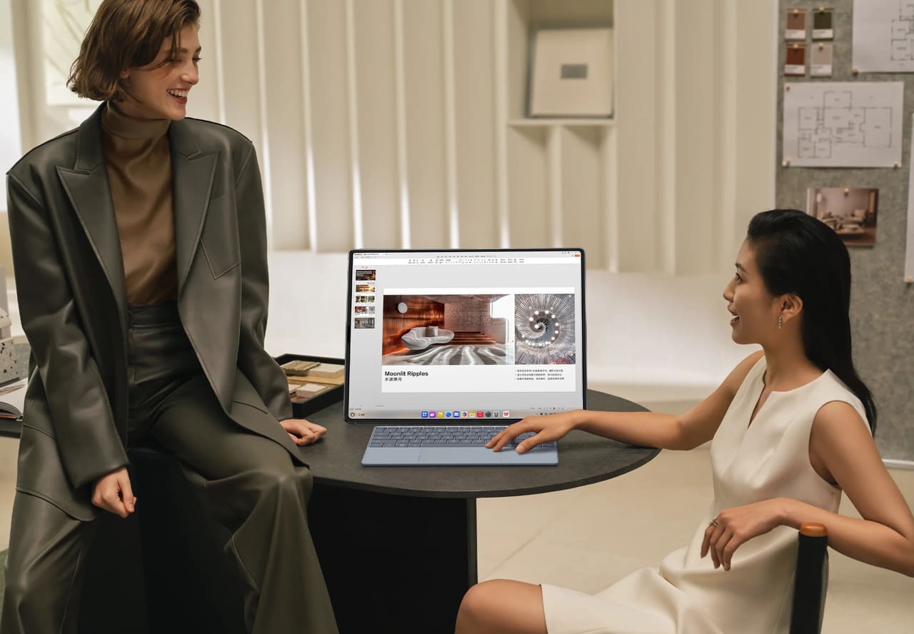 Girls enjoy MateBook foldable laptop
