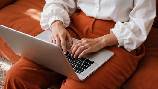 A women typing on the computer