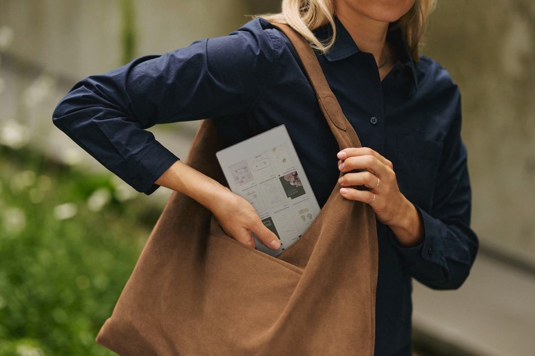 reMarkable Paper Pro Move table