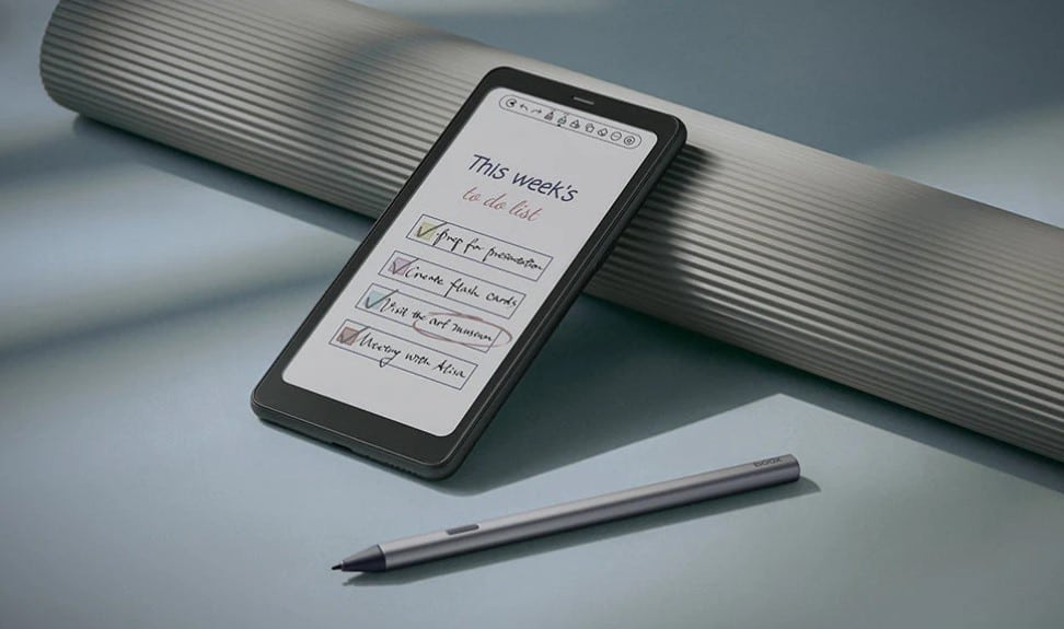 The Boox Palma 2 Pro laying with a pen